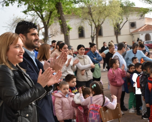 LVH NOTICIAS | JOSÉ GONZÁLEZ ACOMPAÑA A LA COMUNIDAD EDUCATIVA DEL COLEGIO ‘EL AVE MARÍA’ DE ALBACETE EN SU CELEBRACIÓN DEL DÍA INTERNACIONAL DEL PUEBLO GITANO